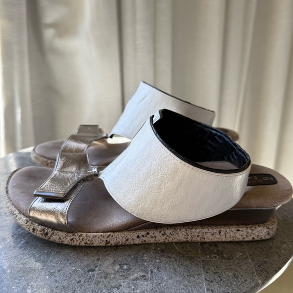 Modzori Reversible- Black,White and Gold Women's Sandals - Picture 3 of 14